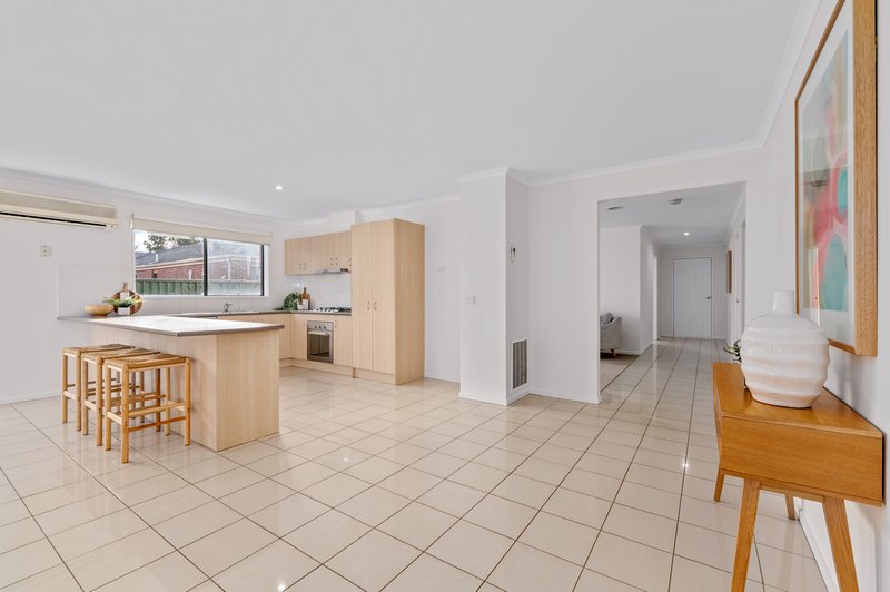 Photo - 4 Kumara Circuit, South Morang VIC 3752 - Image 4