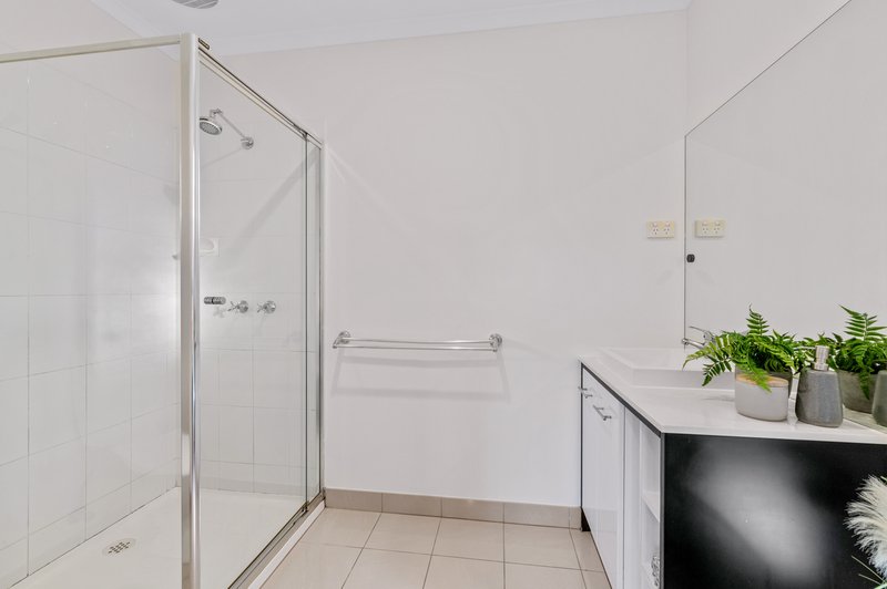 Photo - 4 Kumara Circuit, South Morang VIC 3752 - Image 12