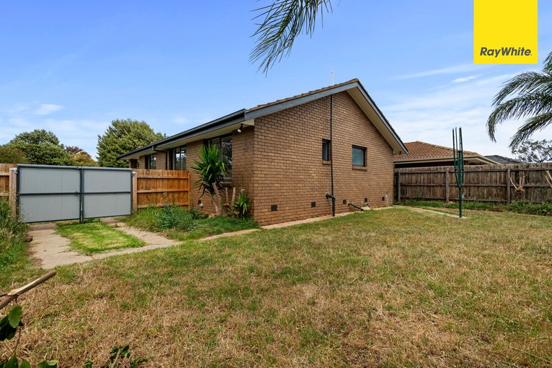 Photo - 4 Kurrajong Crescent, Melton South VIC 3338 - Image 13