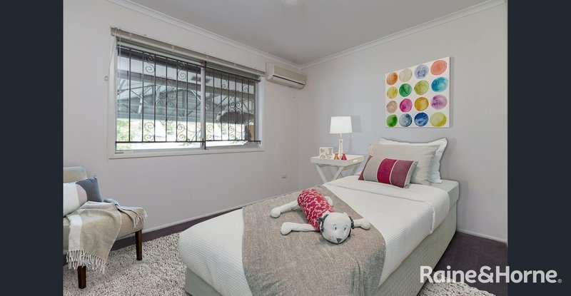 Photo - 4 Kybean Street, Riverhills QLD 4074 - Image 5