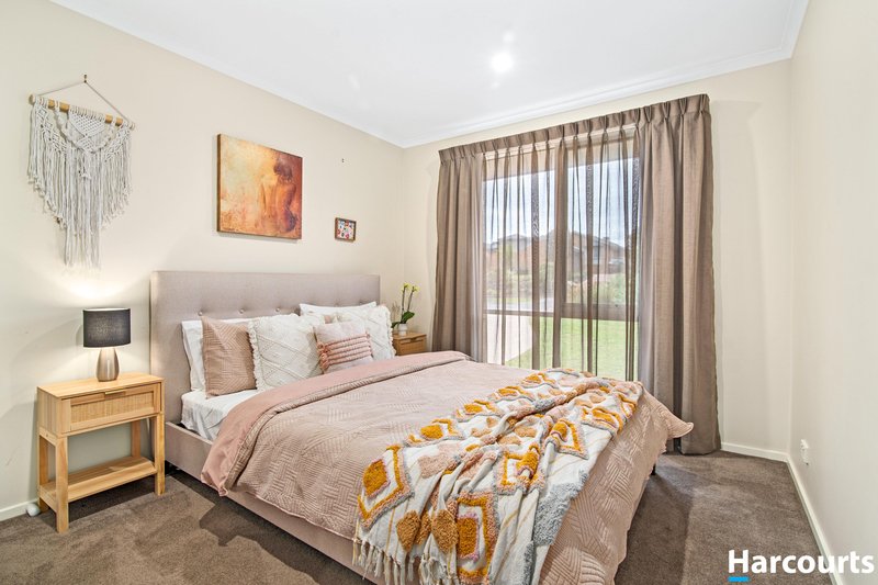 Photo - 4 Laanecoorie Drive, Lysterfield VIC 3156 - Image 9