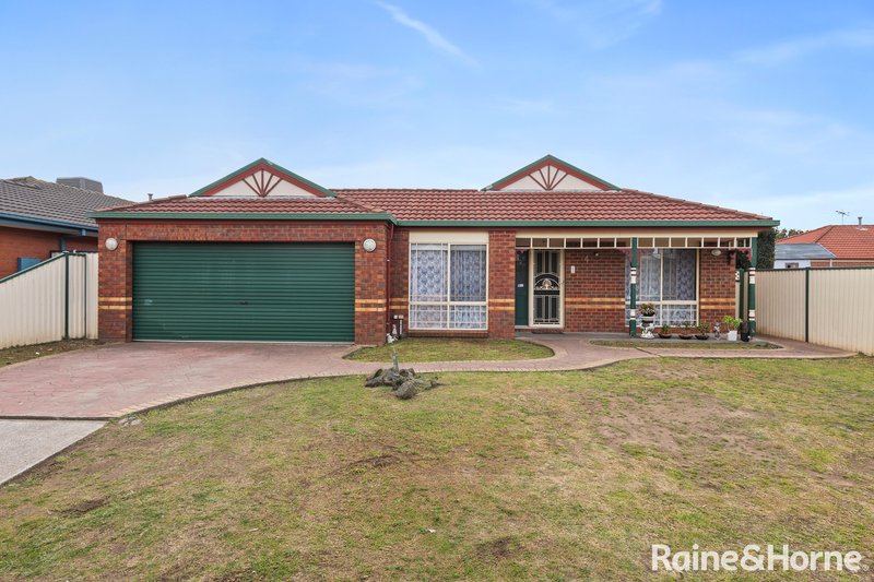 4 Lachlan Crescent, Roxburgh Park VIC 3064