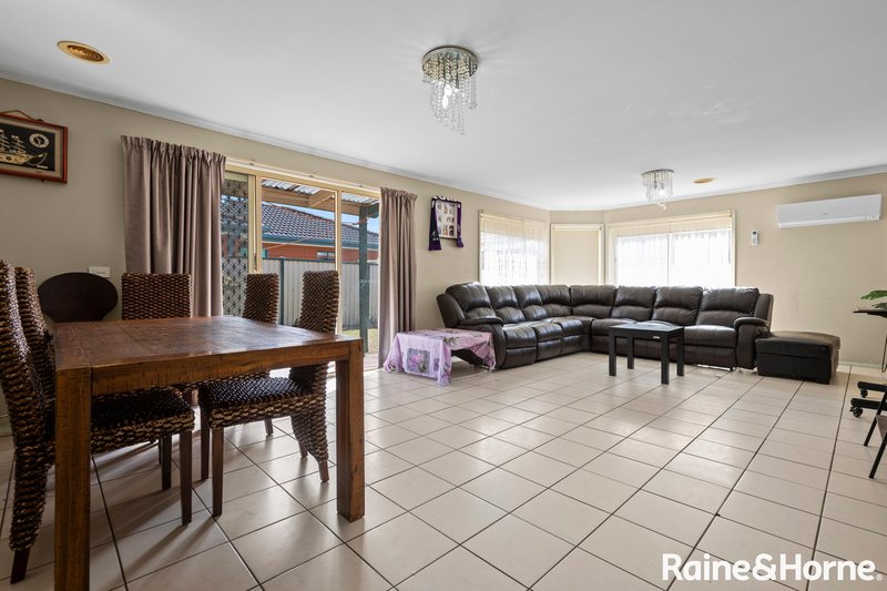 Photo - 4 Lachlan Crescent, Roxburgh Park VIC 3064 - Image 2