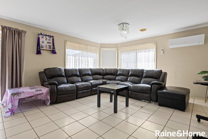 Photo - 4 Lachlan Crescent, Roxburgh Park VIC 3064 - Image 3