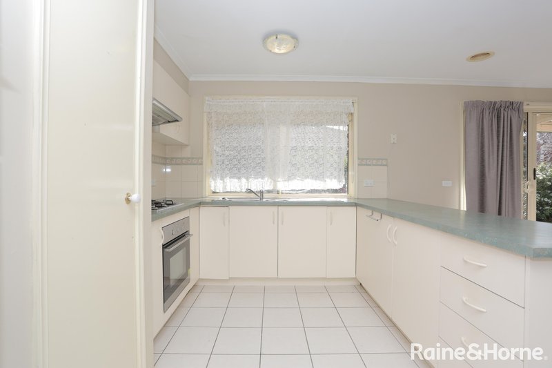 Photo - 4 Lachlan Crescent, Roxburgh Park VIC 3064 - Image 4