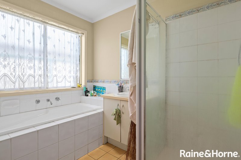 Photo - 4 Lachlan Crescent, Roxburgh Park VIC 3064 - Image 7