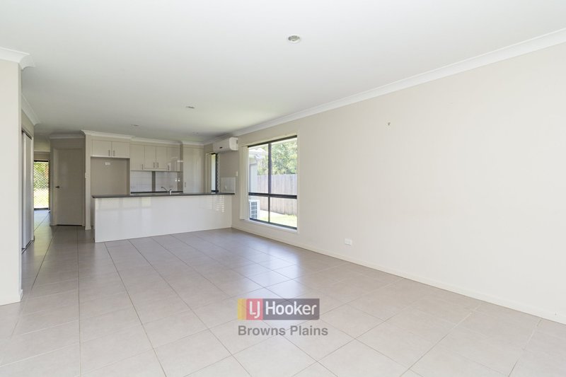 Photo - 4 Lachlan Lane, Hillcrest QLD 4118 - Image 5