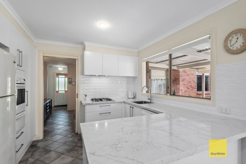 Photo - 4 Laguna Place, Grovedale VIC 3216 - Image 2