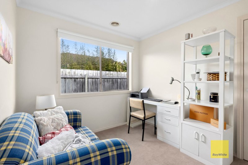 Photo - 4 Laguna Place, Grovedale VIC 3216 - Image 5