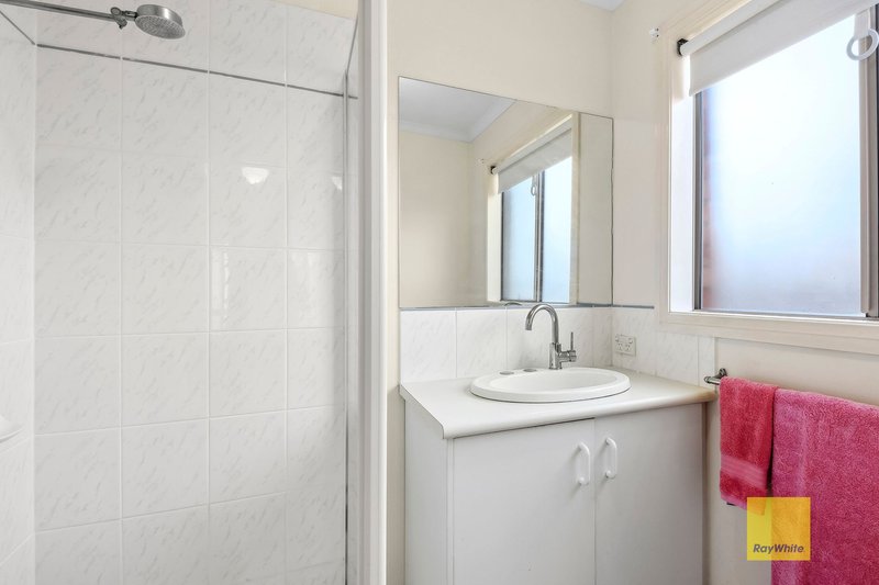 Photo - 4 Laguna Place, Grovedale VIC 3216 - Image 7