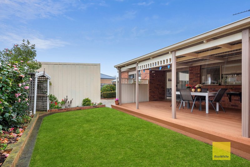 Photo - 4 Laguna Place, Grovedale VIC 3216 - Image 10