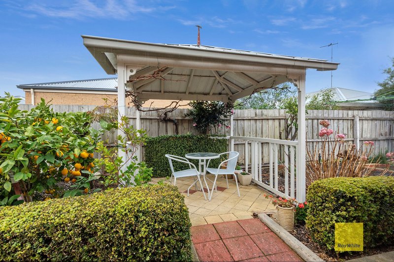 Photo - 4 Laguna Place, Grovedale VIC 3216 - Image 12