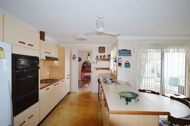 Photo - 4 Laguna Place, Port Macquarie NSW 2444 - Image 6