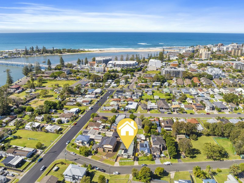 Photo - 4 Lakeside Parade, The Entrance NSW 2261 - Image 1