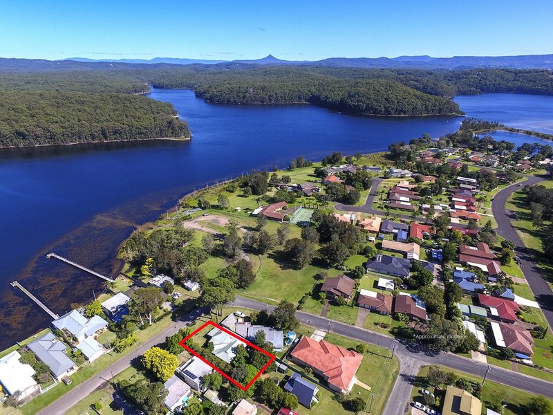 4 Lakeview Drive, Burrill Lake NSW 2539