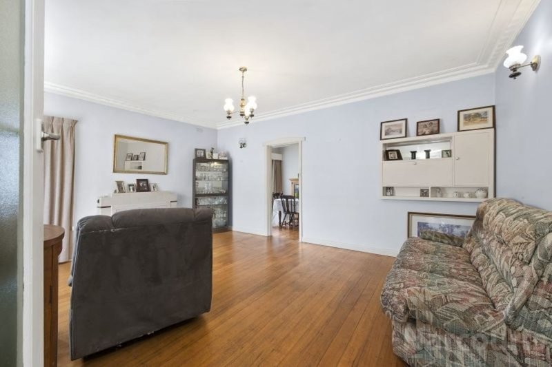 Photo - 4 Lambert Street, Wendouree VIC 3355 - Image 3