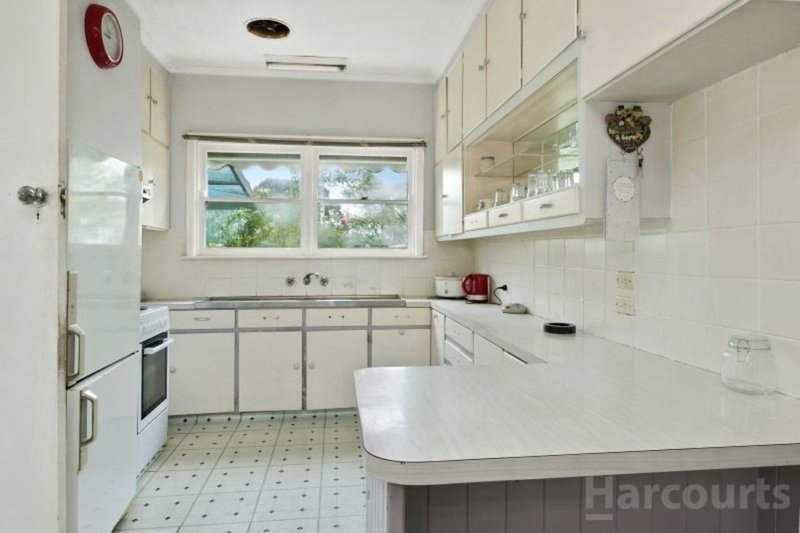 Photo - 4 Lambert Street, Wendouree VIC 3355 - Image 5