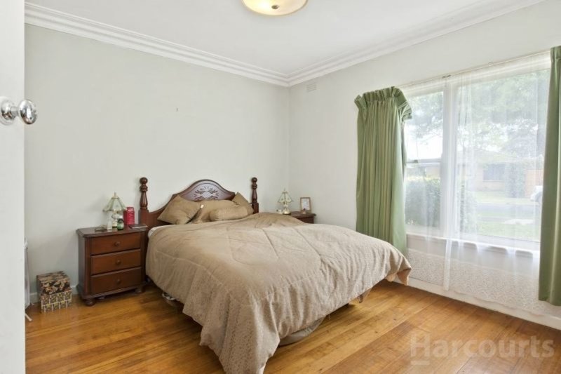 Photo - 4 Lambert Street, Wendouree VIC 3355 - Image 9