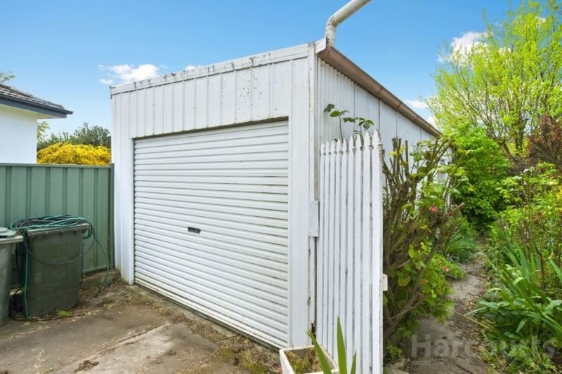 Photo - 4 Lambert Street, Wendouree VIC 3355 - Image 13