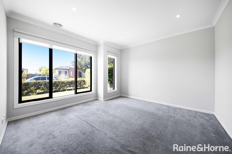 Photo - 4 Lamington Drive, Tarneit VIC 3029 - Image 5