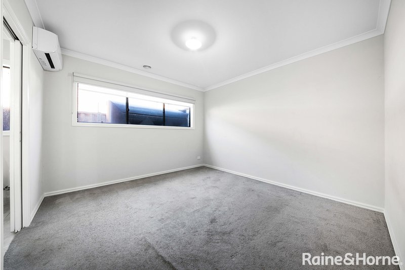 Photo - 4 Lamington Drive, Tarneit VIC 3029 - Image 9