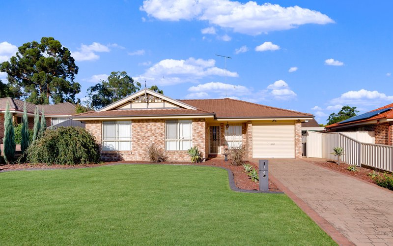 4 Lang Place, Glenmore Park NSW 2745