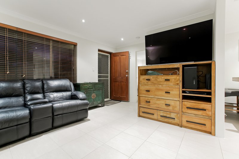 Photo - 4 Larsson Walk, Clarkson WA 6030 - Image 2