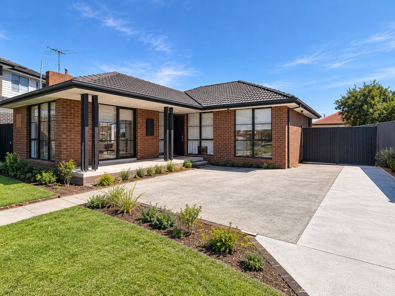 Photo - 4 Latimer Place, Gladstone Park VIC 3043 - Image 1