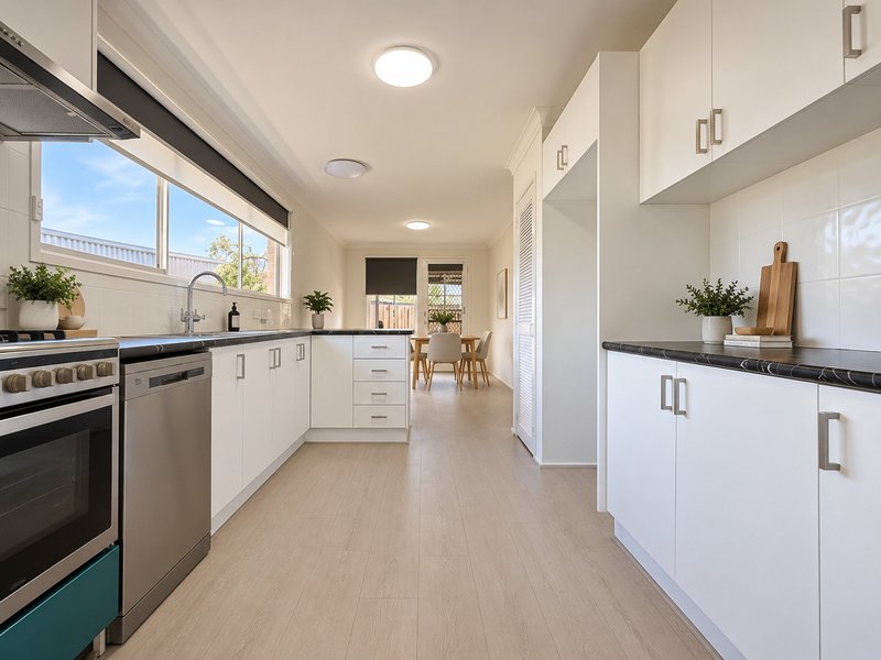 Photo - 4 Latimer Place, Gladstone Park VIC 3043 - Image 4