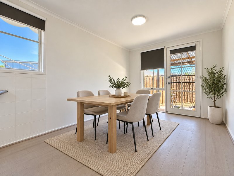 Photo - 4 Latimer Place, Gladstone Park VIC 3043 - Image 5