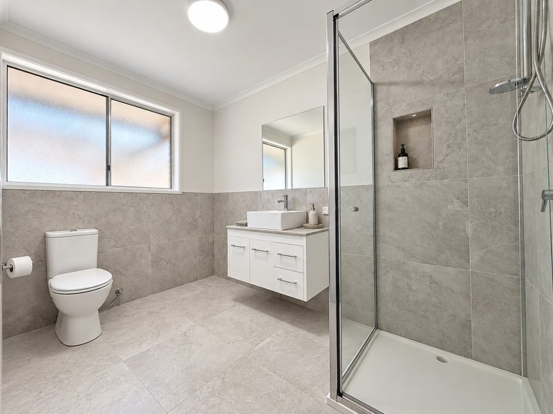 Photo - 4 Latimer Place, Gladstone Park VIC 3043 - Image 8