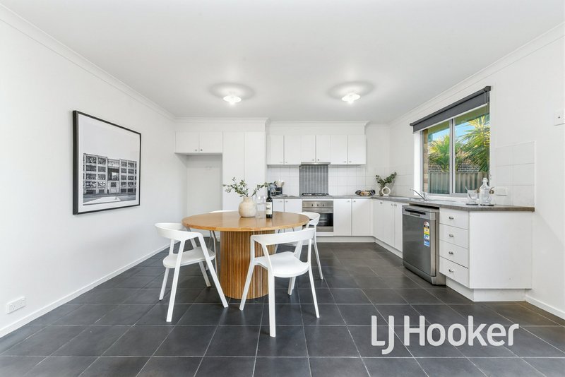 Photo - 4 Laurel Lane, Pakenham VIC 3810 - Image 2