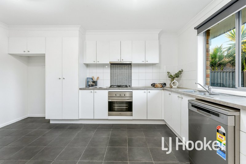 Photo - 4 Laurel Lane, Pakenham VIC 3810 - Image 4