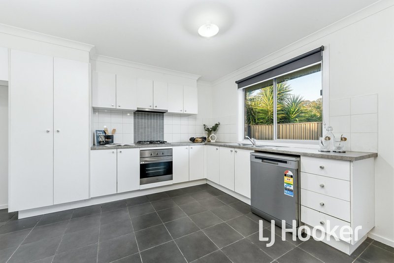 Photo - 4 Laurel Lane, Pakenham VIC 3810 - Image 5