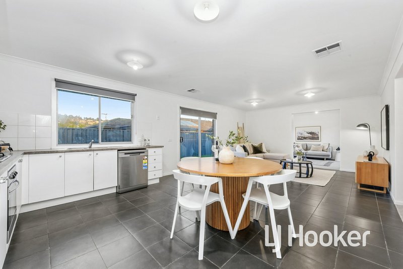 Photo - 4 Laurel Lane, Pakenham VIC 3810 - Image 6