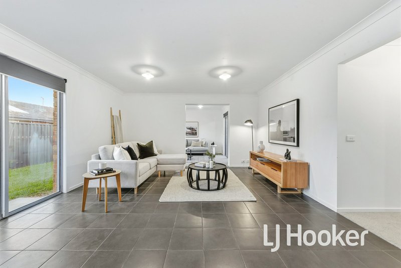 Photo - 4 Laurel Lane, Pakenham VIC 3810 - Image 7