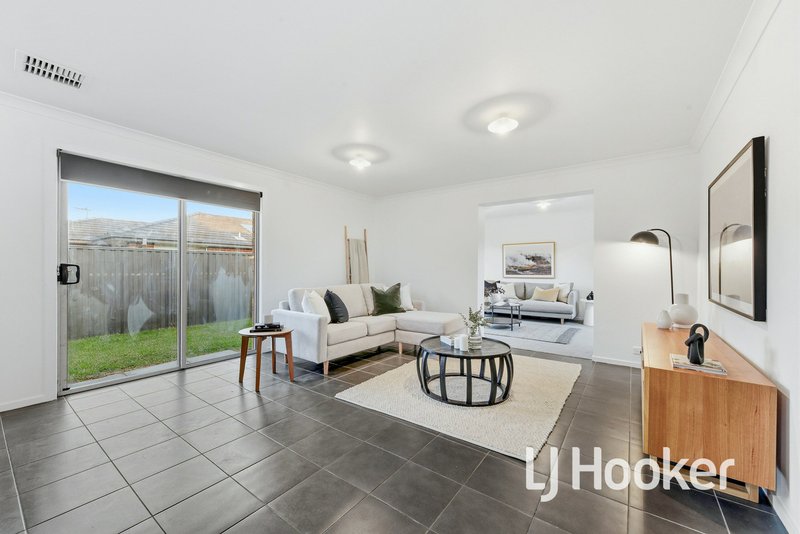 Photo - 4 Laurel Lane, Pakenham VIC 3810 - Image 8