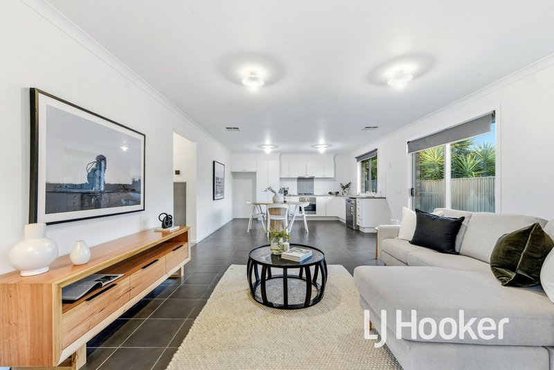 Photo - 4 Laurel Lane, Pakenham VIC 3810 - Image 10