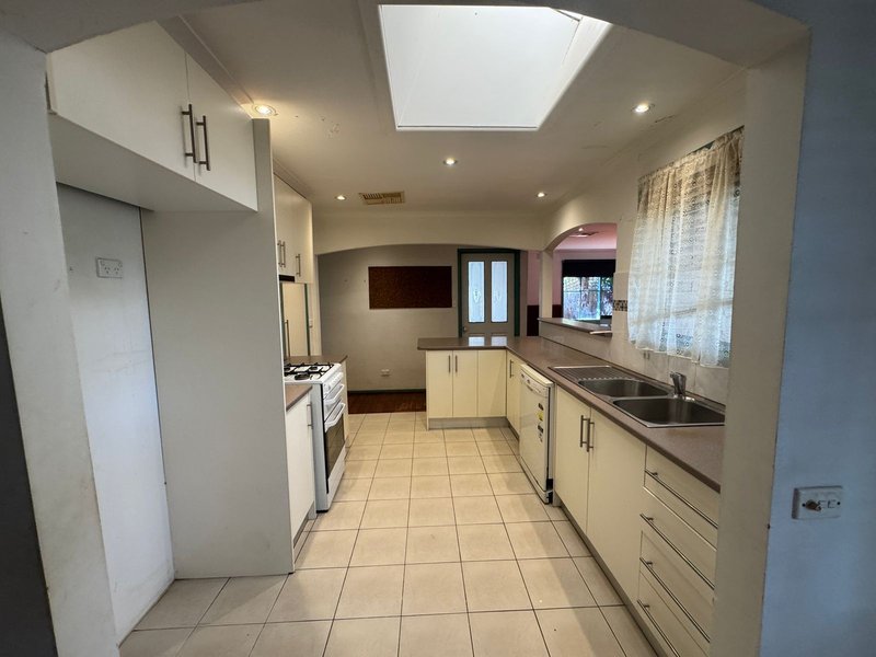Photo - 4 Lavarack , Melton South VIC 3338 - Image 1