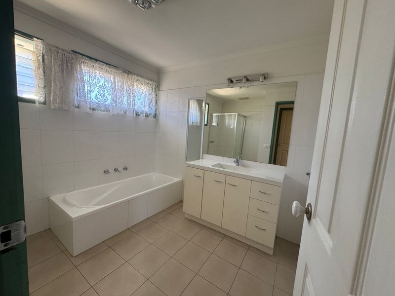 Photo - 4 Lavarack , Melton South VIC 3338 - Image 6