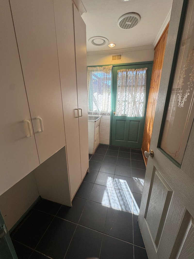 Photo - 4 Lavarack , Melton South VIC 3338 - Image 8