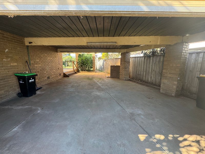 Photo - 4 Lavarack , Melton South VIC 3338 - Image 12