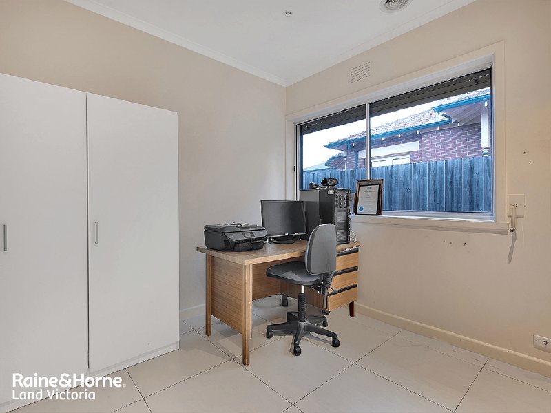 Photo - 4 Lawson Street, Reservoir VIC 3073 - Image 13