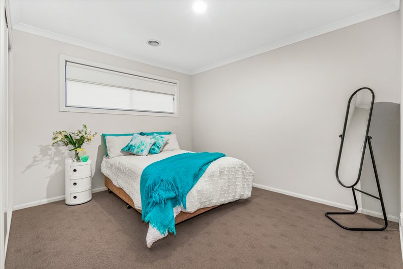 Photo - 4 Lawson Way, Caroline Springs VIC 3023 - Image 10