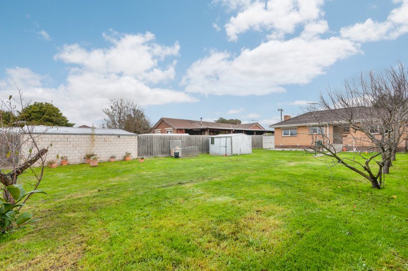 Photo - 4 Lee Street, Craigieburn VIC 3064 - Image 5