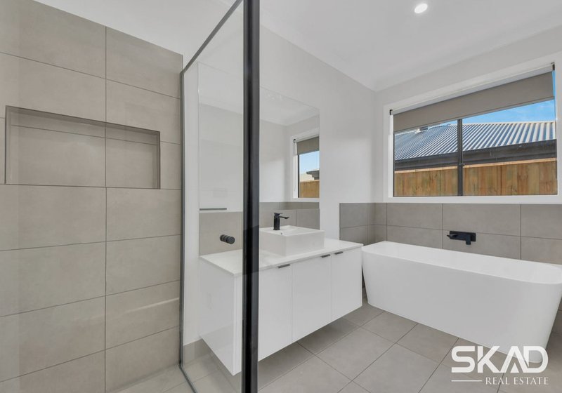 Photo - 4 Leggatt Way, Donnybrook VIC 3064 - Image 5