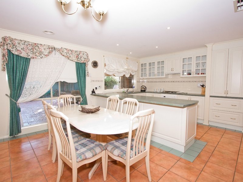 Photo - 4 Leicester Place, Wyndham Vale VIC 3024 - Image 4