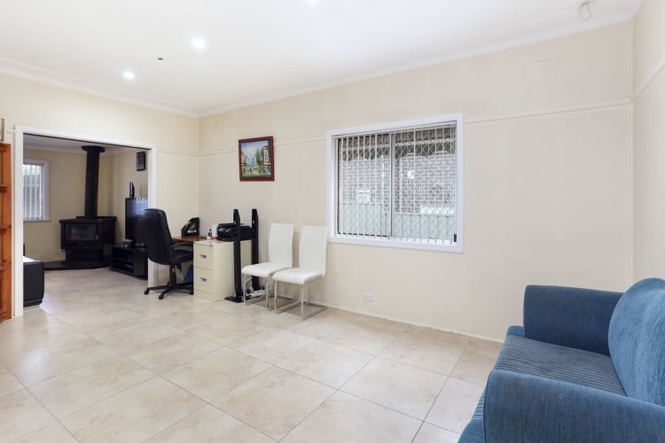 Photo - 4 Lewis Street, Merrylands NSW 2160 - Image 3