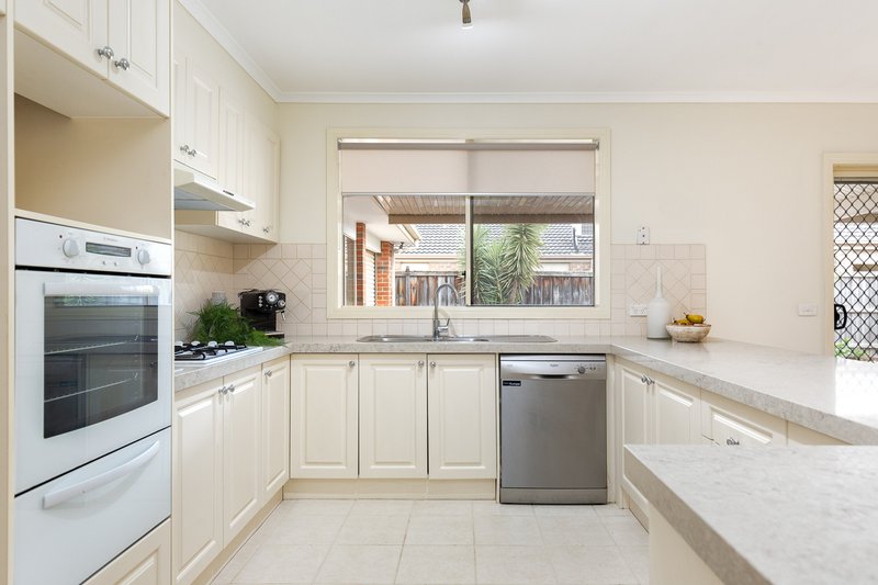 Photo - 4 Lia Amie Place, Berwick VIC 3806 - Image 6