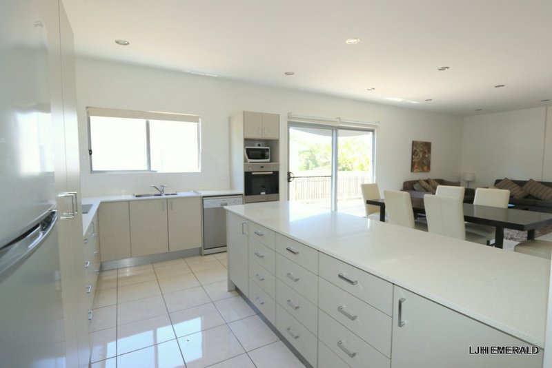 Photo - 4 Lilly Close, Emerald QLD 4720 - Image 2